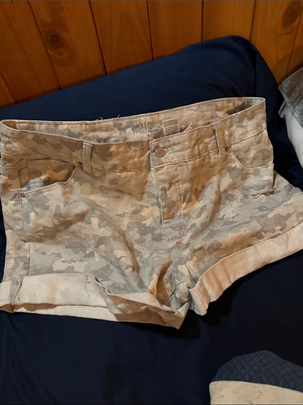 Size 18 camo shorts
